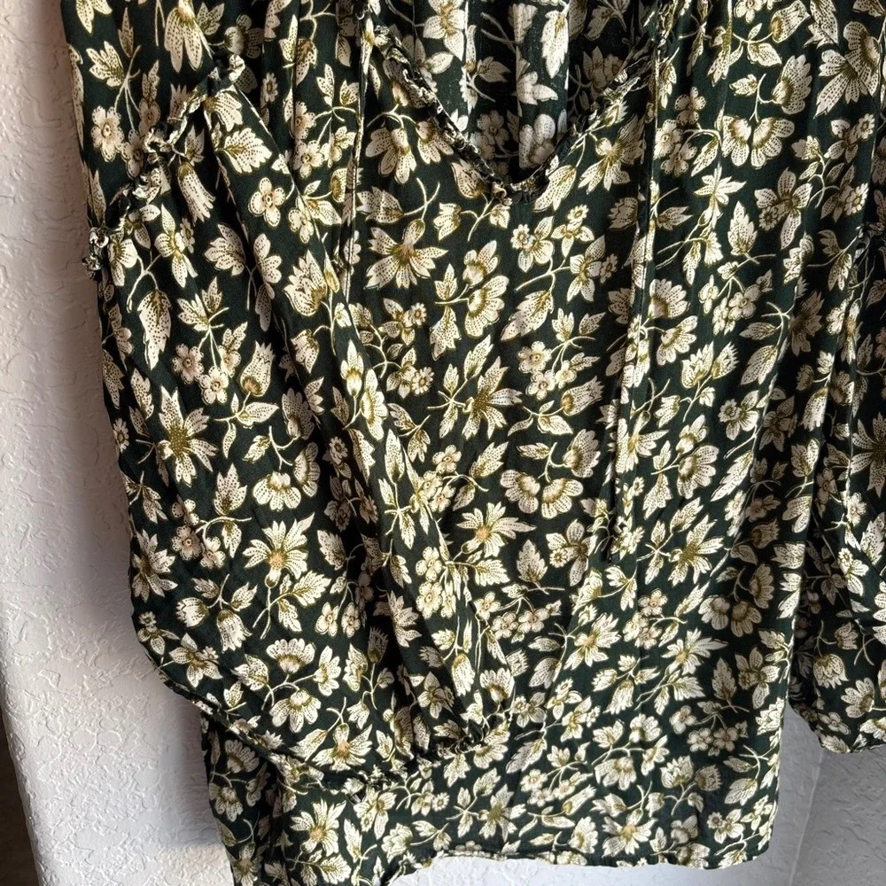 Old Navy Floral Peasant Womens XL Blouse Green Long Sleeve Ruffle Tie Neck Top